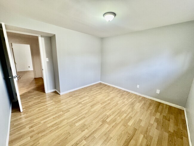 Building Photo - 163 Rue des Boulonnais Unit 4