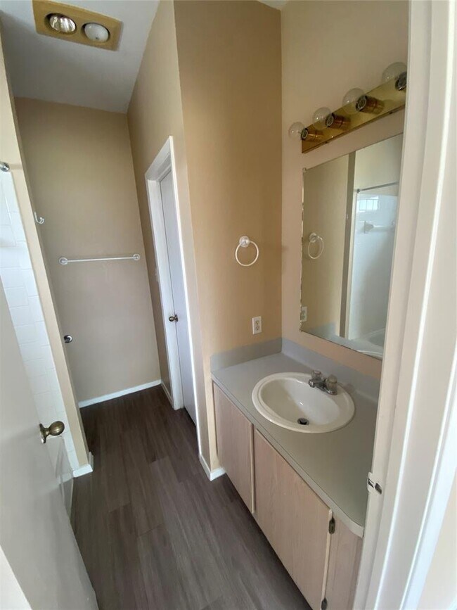 Photo - 903 Quartz Ct