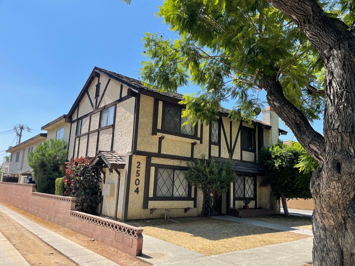 Photo - 2504 W Grand Ave Townhome