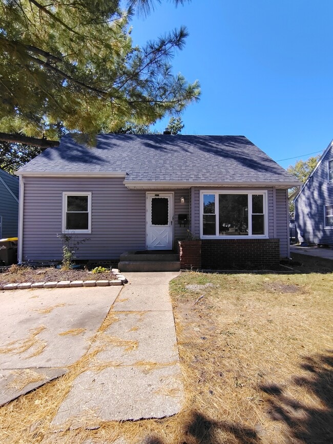 Building Photo - 2524 N Rockton Ave Rental