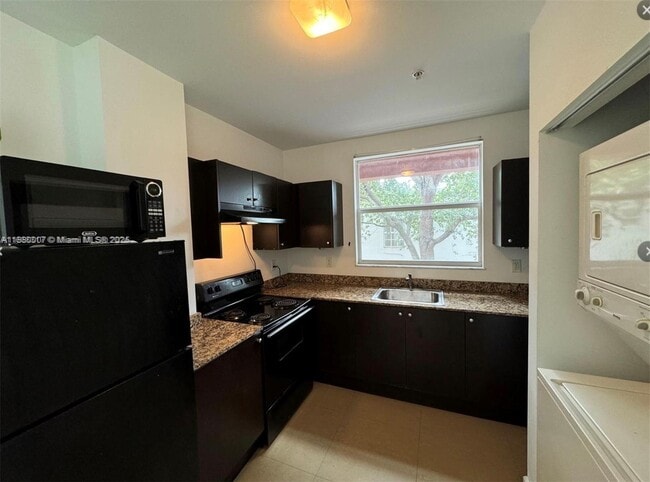 Photo - 529 NE 62nd St Unidad 302