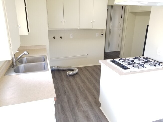 Photo - 3662 Howard Ave Casa