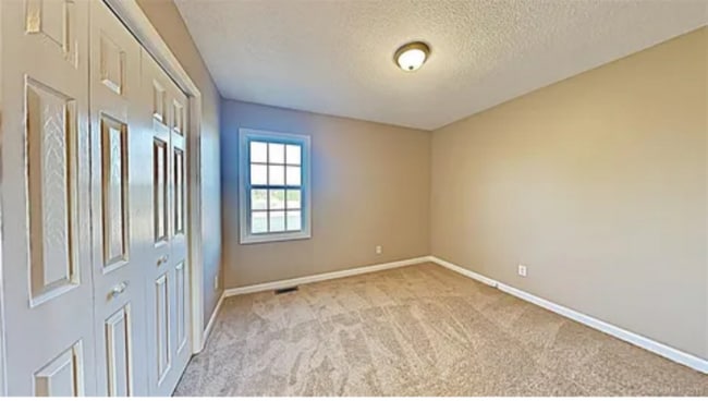 Photo - 109 Chambwood Ln