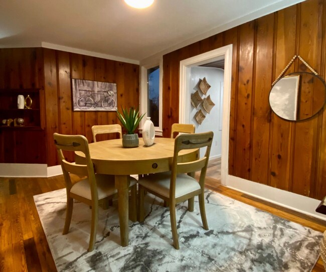 Photo - 169 Crest St