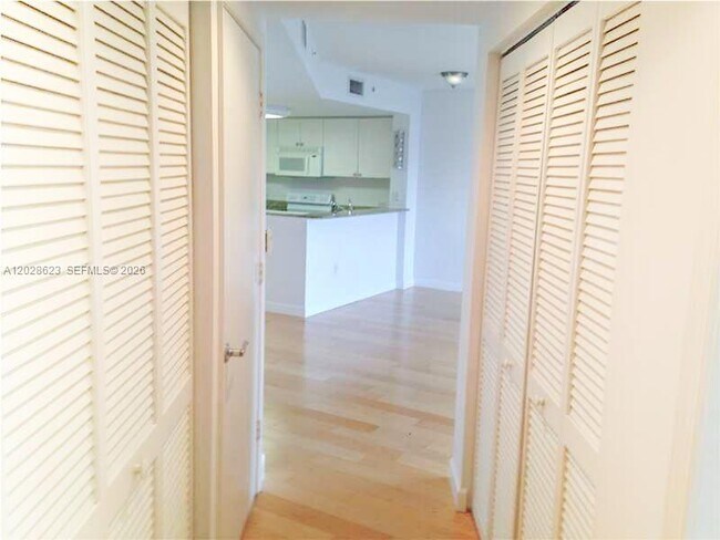 Photo - 19501 W Country Club Dr Unidad 1511