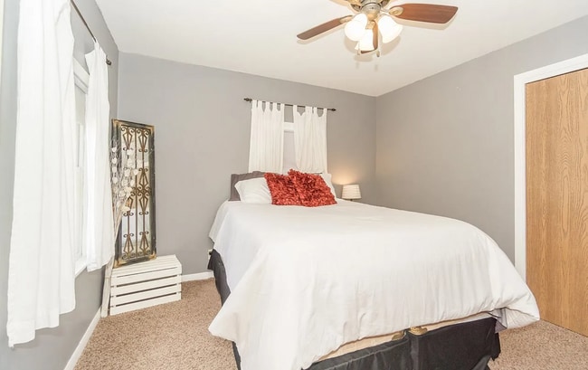 Building Photo - 108 5th St NE