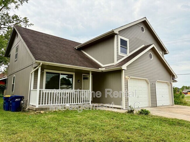 Photo - 307 E Main St