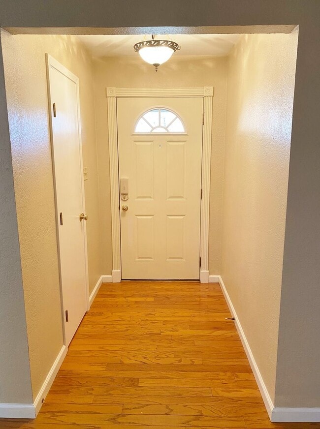 Photo - Adorable and Freshly painted Edgecliff Village 3 Bed 2 Bath!!
