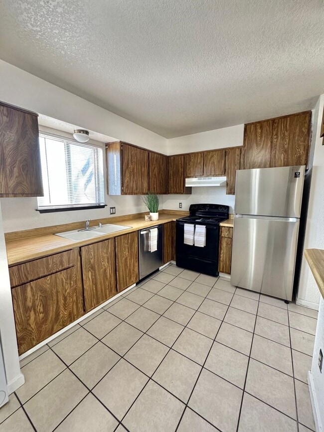 Building Photo - 2 bedroom apartment