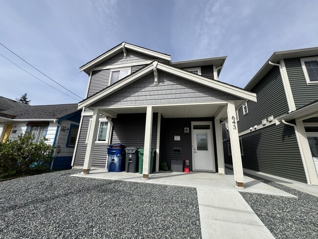 Building Photo - 643 Lambert Ave Unit 2