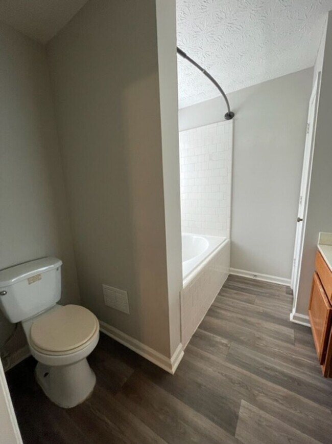 Photo - 3 Bedroom Home Available !