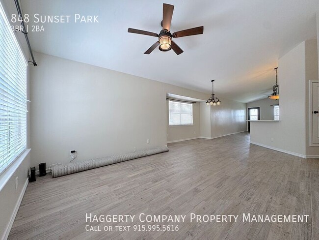 Photo - 848 Sunset Park Dr