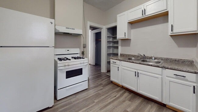 Photo - 3130 W 30th St Unidad 3130 W 30th St Down