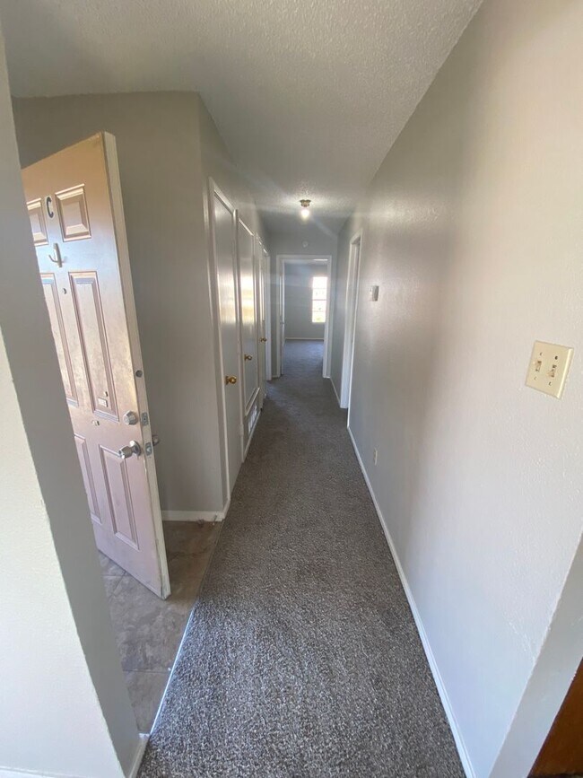 Photo - 5510 Brookview Ct Unidad # C - 2nd floor