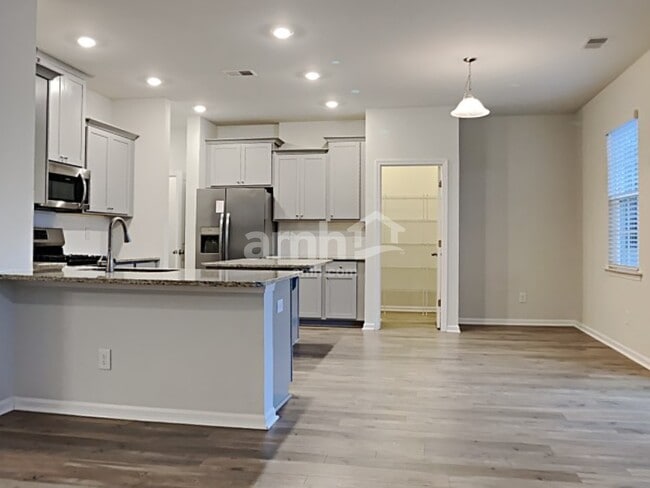 Photo - 514 Singing Bush Ave