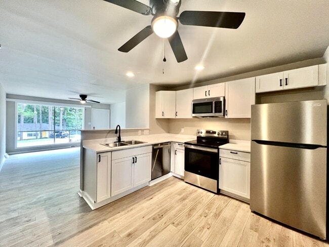 Building Photo - 3201 Erskine Dr Rental