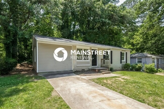 4 Bedroom Pet-Friendly Home in Atlanta, GA with Main Street Renewal