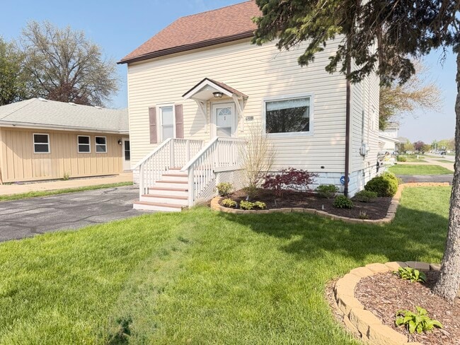 Building Photo - 9351 Kennedy Ave Unit #1