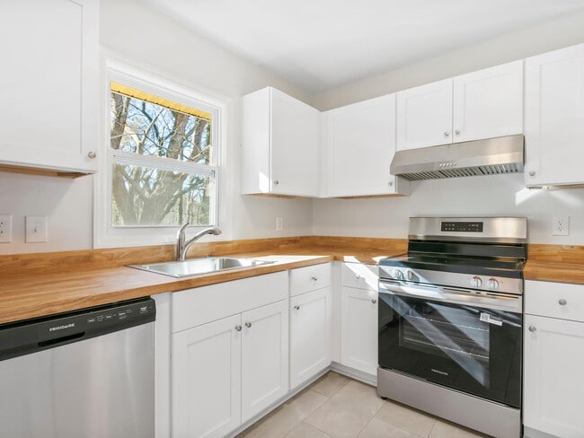 Photo - 51 W Chapel Rd