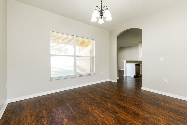 Photo - 536 Bromley Ct