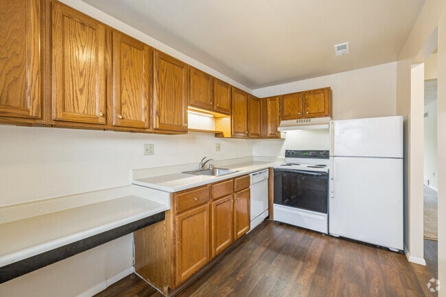 2BR, 2BA - 950SF - Kitchen