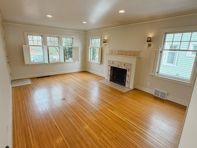 Photo - STEPS to Green Lake! 3BR Tudor Home w/ Lan...