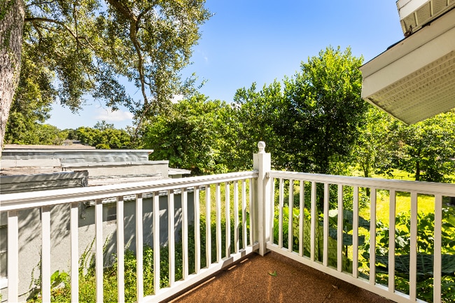 Photo - 1325 Cloverlawn Ave Unidad Upstairs