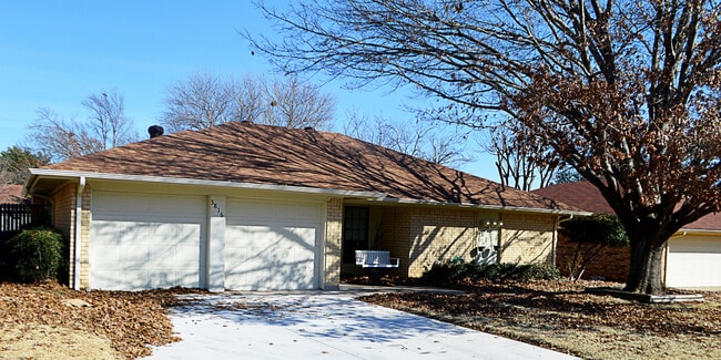 Charming 3 Bedroom Home In South Fort Worth - Charming 3 Bedroom Home In South Fort Worth