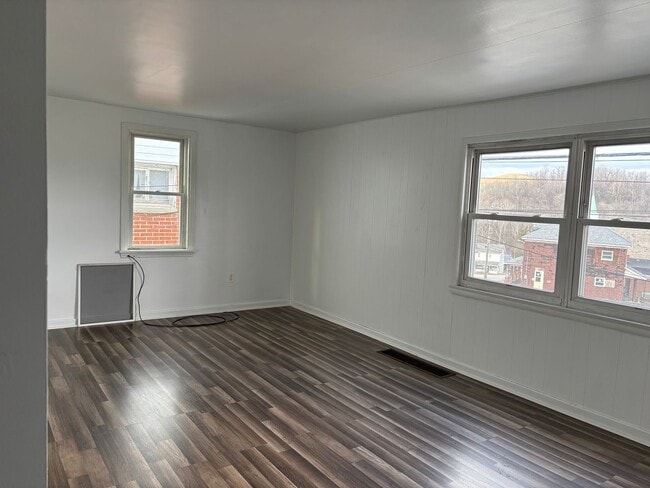 Building Photo - 104 Sewickley Ave Unit B