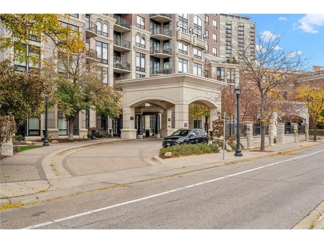 Building Photo - 500 E Grant St Unit 2406