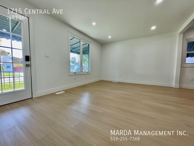 Photo - NEWLY RENOVATED 2BEDROOM+DEN/1BATH HOUSE ON CENTRAL AVE + UTILITIES