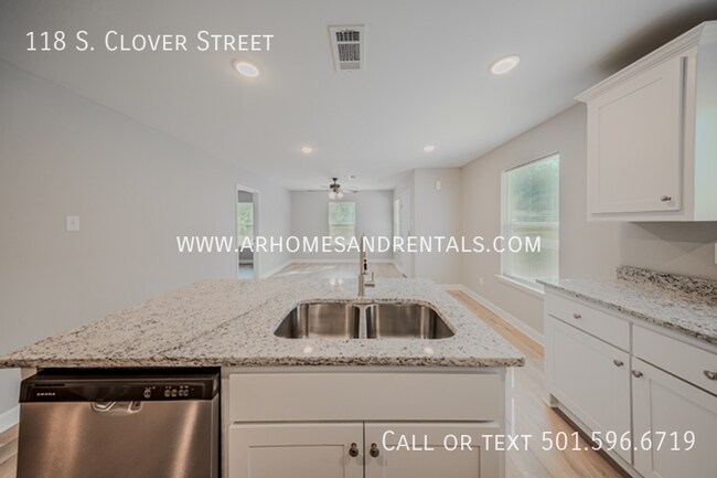 Photo - 118 S Clover St