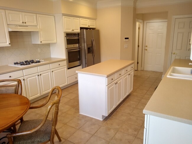 Eat-in Kitchen - 2326 Ventana Xing