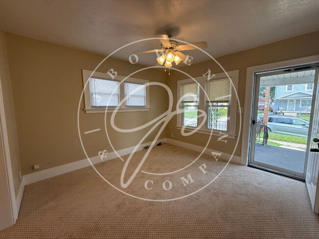 Cozy 2-Bedroom Retreat in West Toledo