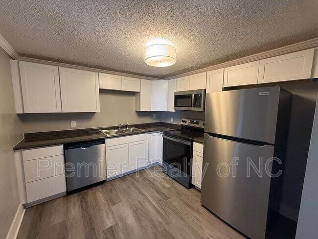 7596 Broad St Unit B