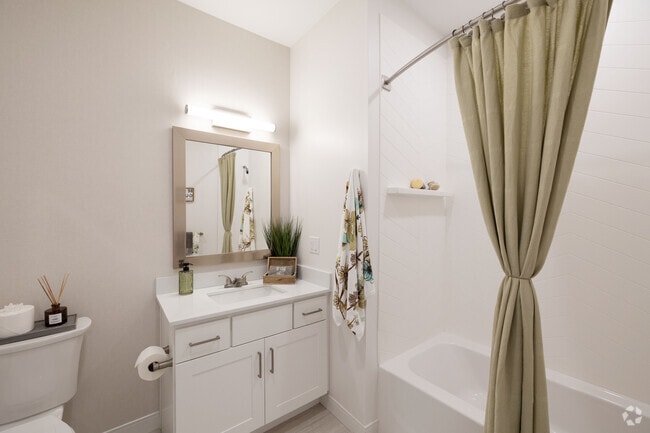 2BR, 2BA - 1,160SF - Second Bathroom