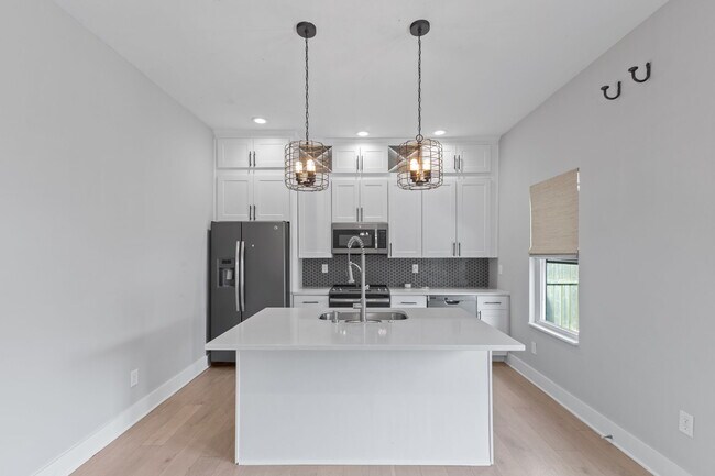 Photo - 1806 Woodlawn Ave