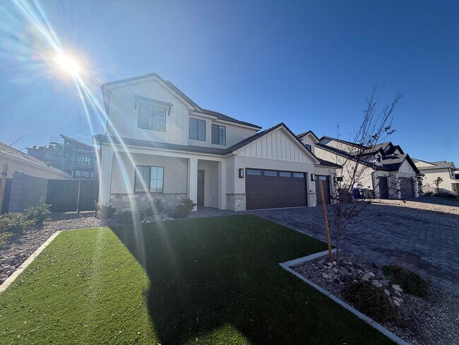 Photo - Gorgeous 5 bed 3.5 bath in Desert Canyons