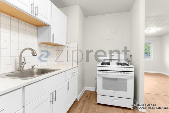 Photo - 1502 Kirkland Ave NE