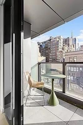 Photo - 300 W 30th St Unidad 9