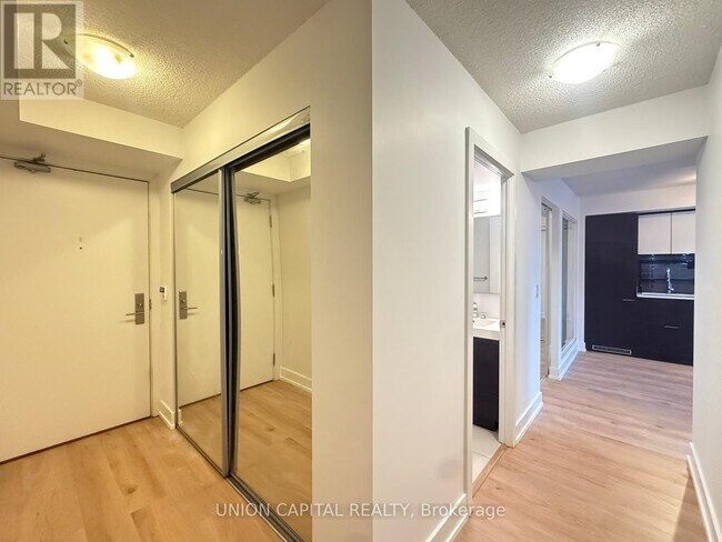 Photo - 318 Richmond St W Unité 701