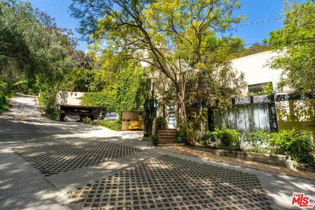 Photo - 1001 N Beverly Glen Blvd