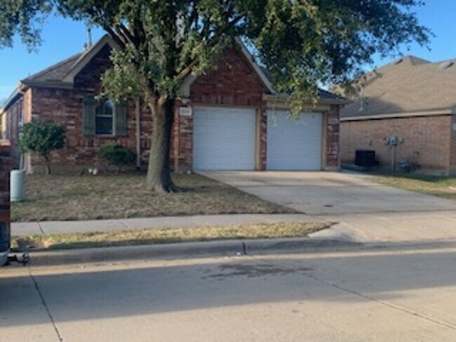 Photo - 4 bedroom-NWIS- 1 month Free rent!!