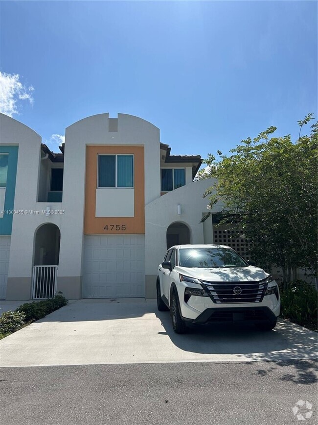 Building Photo - 4756 SW 63rd Ter Rental