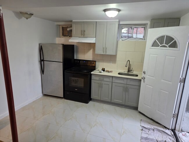 Building Photo - 3117 99th St Unit B