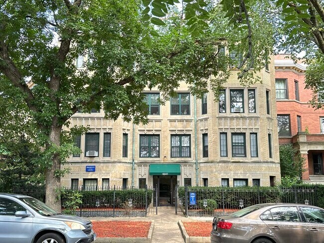 Building Photo - 4646 N Paulina St Rental