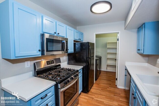 Building Photo - Beautifully Updated 2Bdm 2Ba Condo in the ...