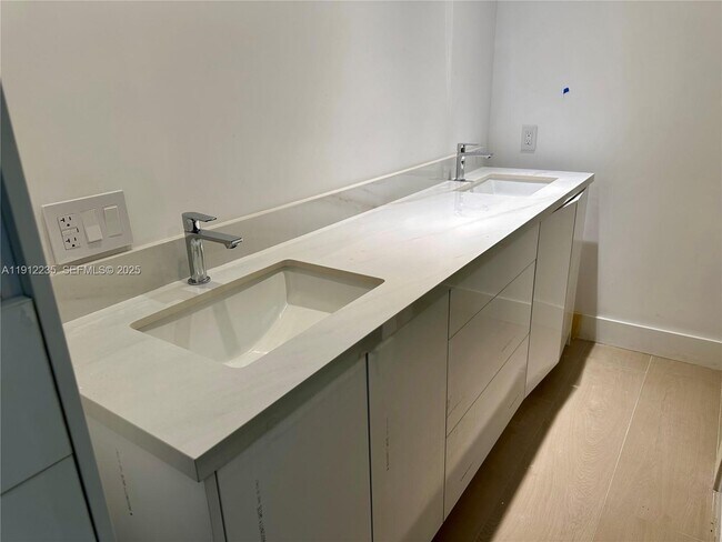 Photo - 881 Ocean Dr Unit L3