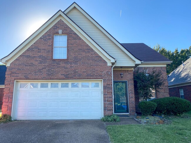 Building Photo - 3 bed, 2.5 bath house in Olive Branch near...