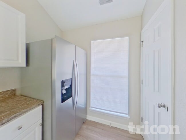 Photo - 1401 May Oak Cir